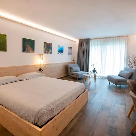 N'joy Hotel