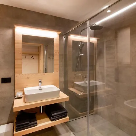 Hotel N'joy 2*